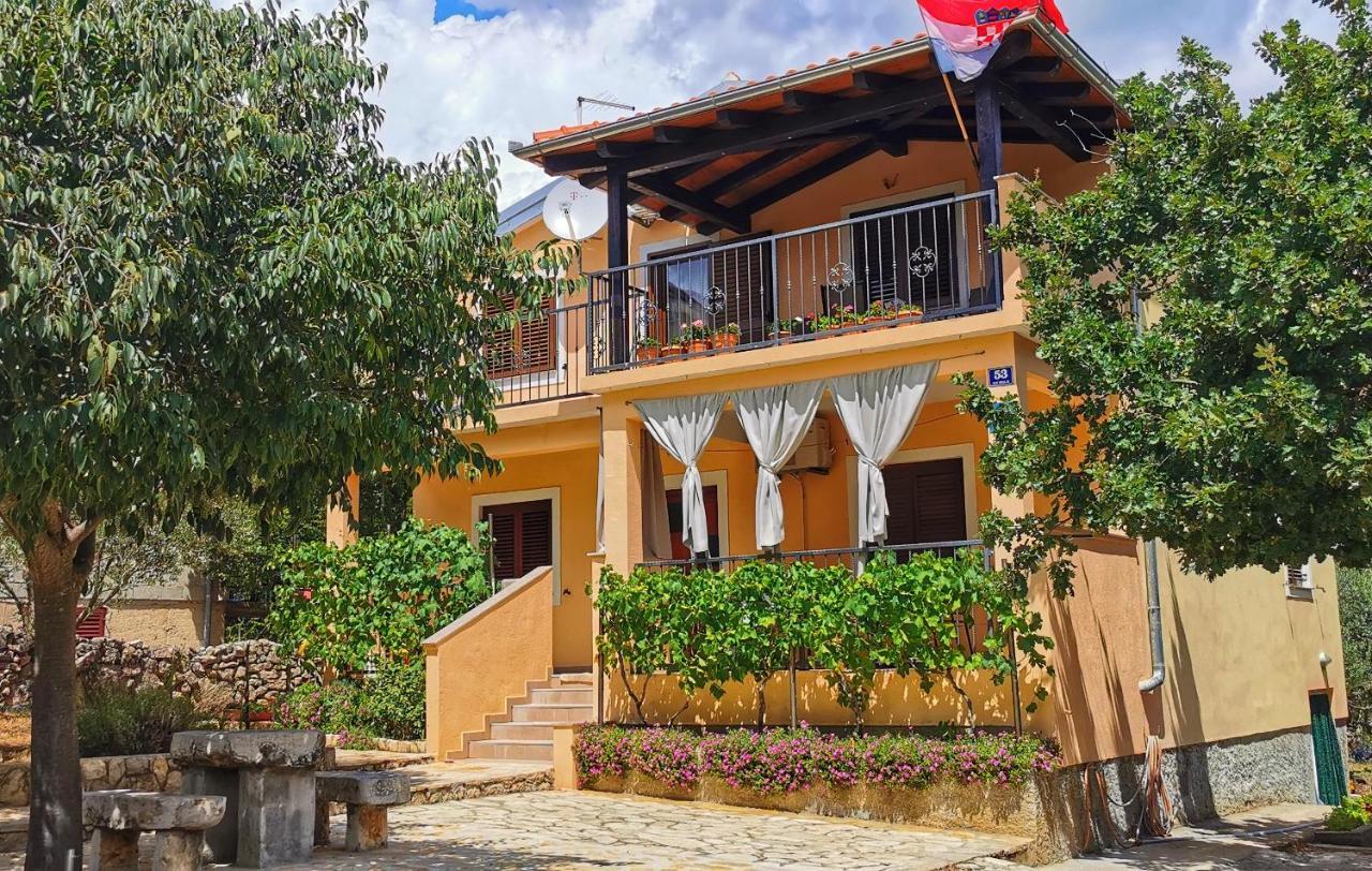 Park Apartment Pridraga Luaran gambar