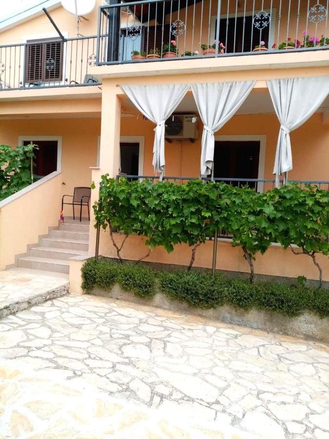 Park Apartment Pridraga Luaran gambar