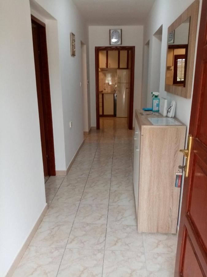 Park Apartment Pridraga Luaran gambar