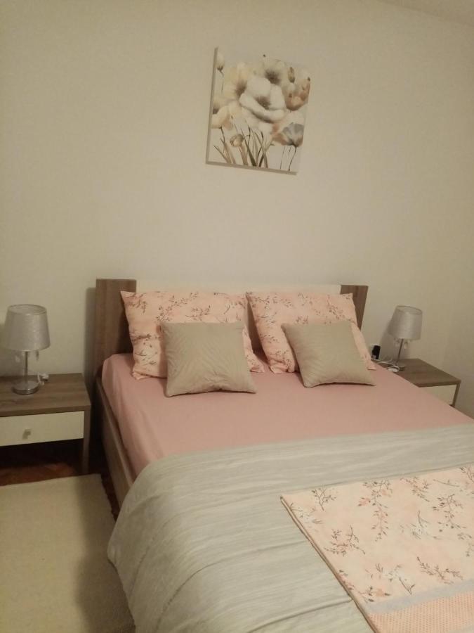 Park Apartment Pridraga Luaran gambar