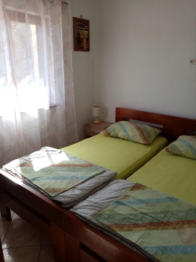 Park Apartment Pridraga Luaran gambar