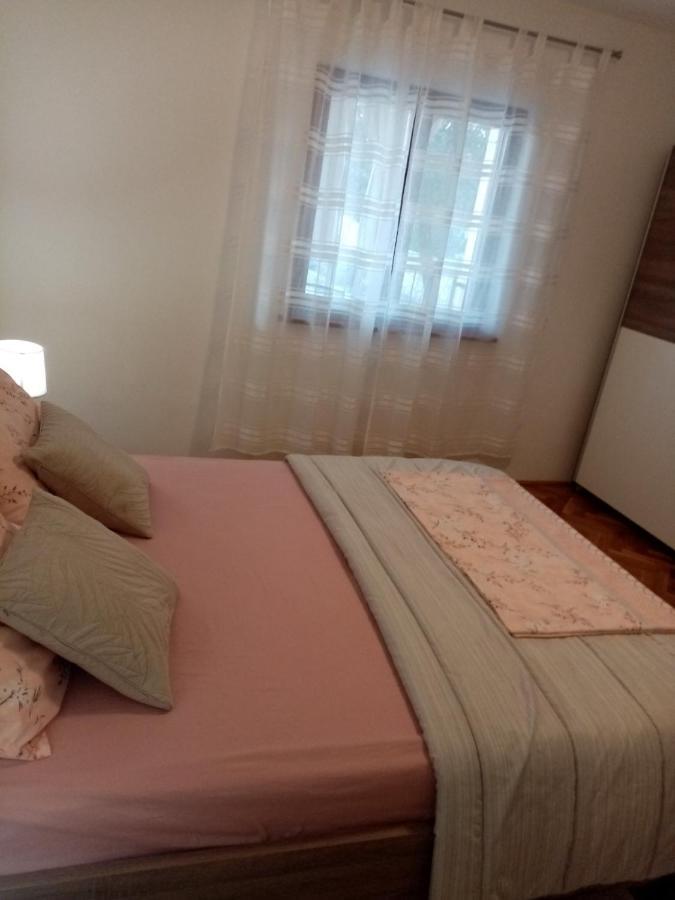 Park Apartment Pridraga Luaran gambar