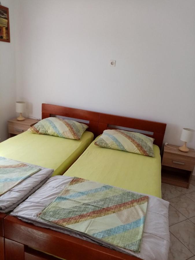 Park Apartment Pridraga Luaran gambar