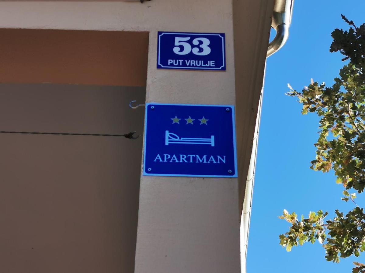 Park Apartment Pridraga Luaran gambar