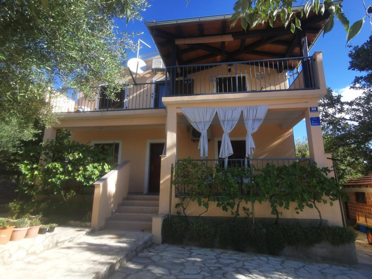 Park Apartment Pridraga Luaran gambar